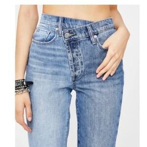 Blank NYC The Madison Crop High Rise Asymmetrical Button Closure Size 27